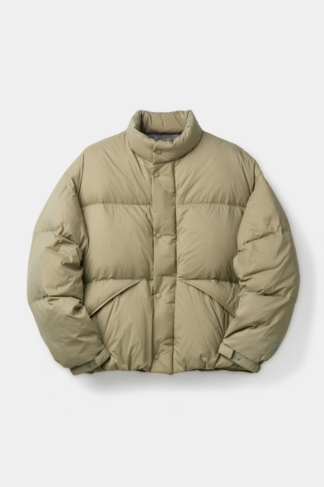 [COOR] Majo Tech Stand-Collar Down Jumper (Light Khaki) 正規品 韓国ブランド 韓国通販 韓国代行 韓国ファッション クール クーア クアー COOR 日本 店舗