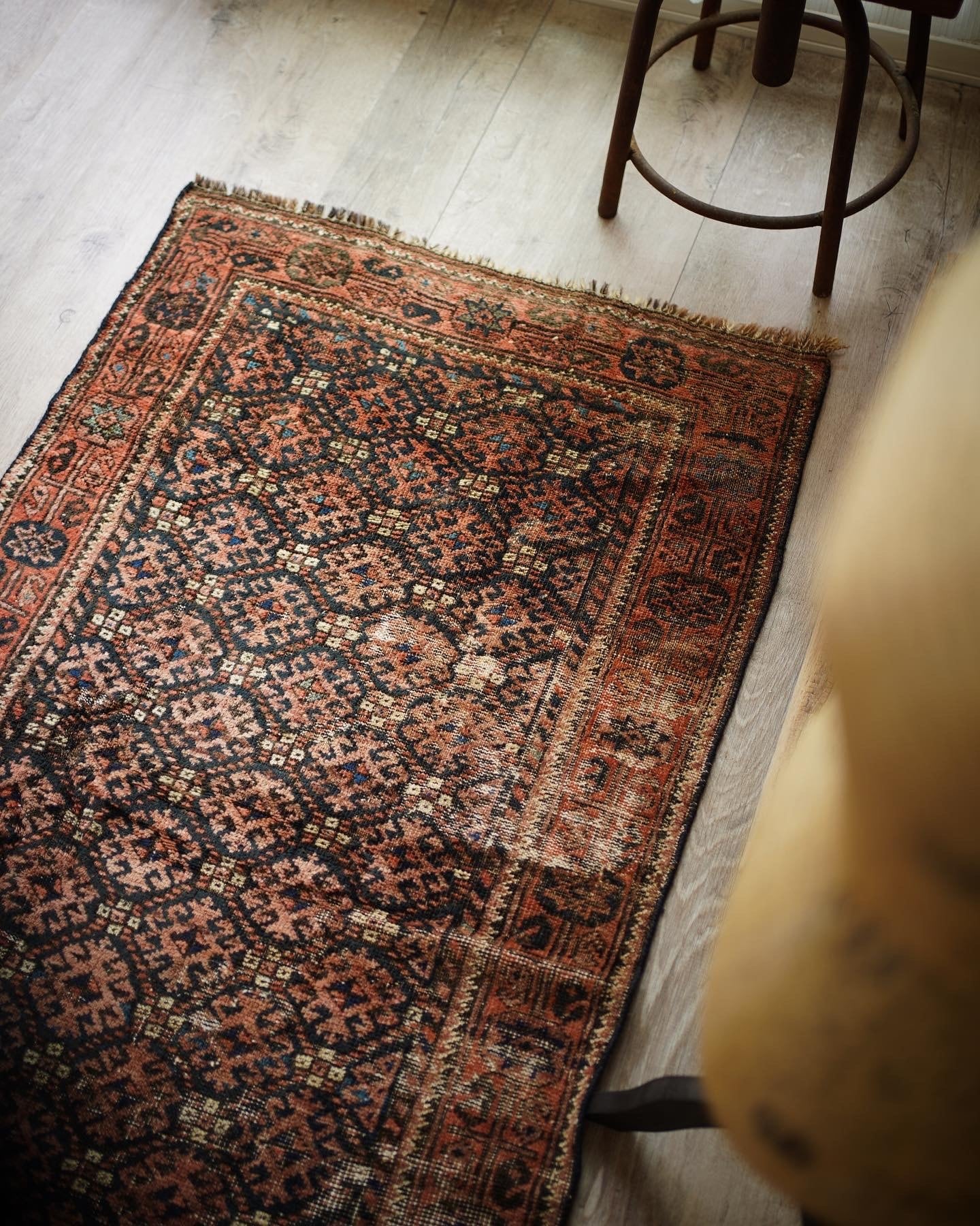 081】Semi Antique Sistan Baluch rug 1940's | ヴィンテージ