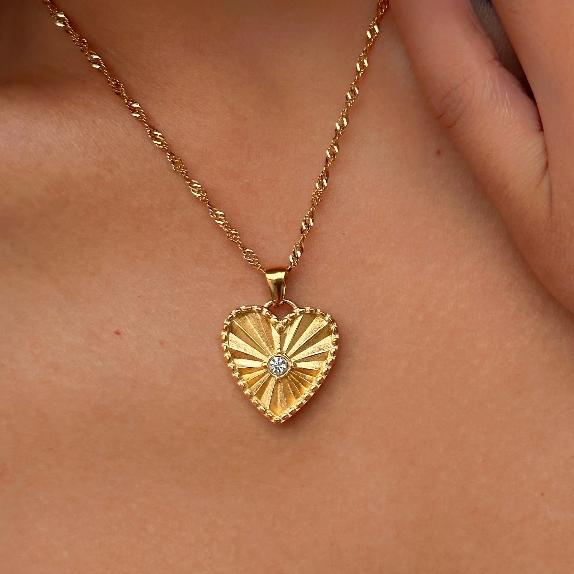 Stripe Zirconia Heart Necklace | Pay ID