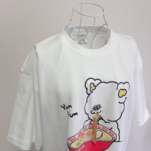 【Yum! Yum! ラーメン大好き！】Hoooさん フリンジ刺繍 ラーメンTシャツ
