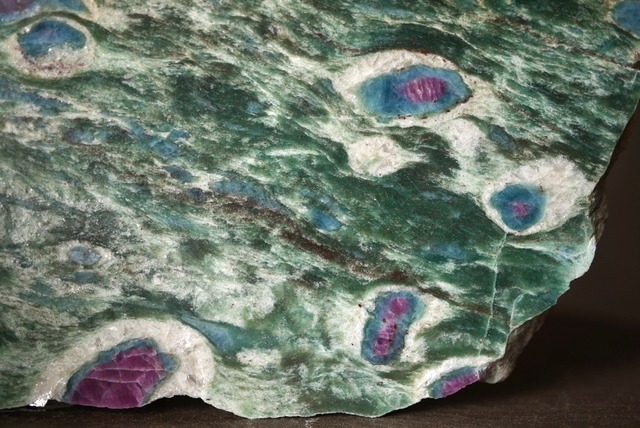 ルビーインフックサイト/カイヤナイト Ruby in Fuchsite with Kyanite 1131