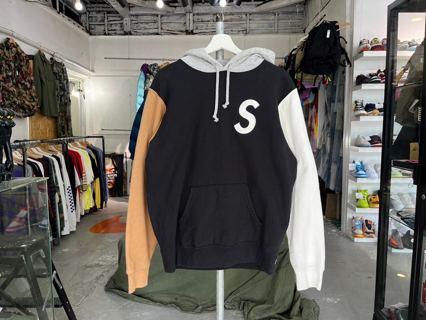 Supreme S LOGO COLORBLOCKED HOODED SWEATSHIRT BLACK MEDIUM 75727  