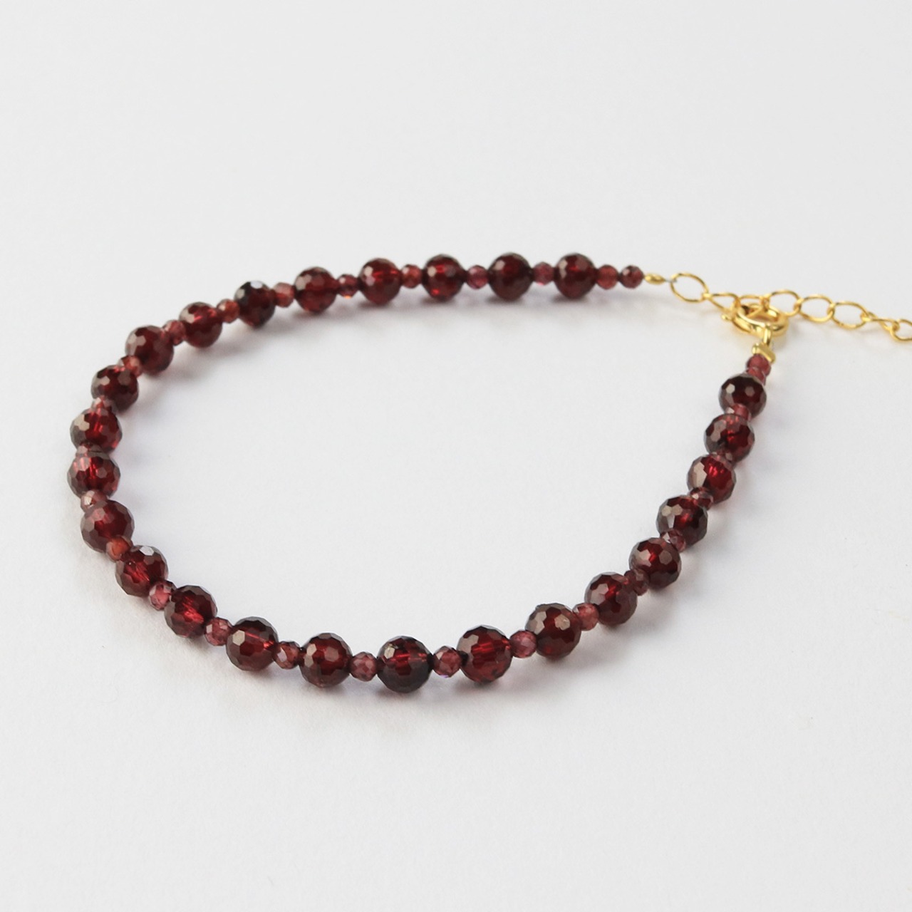 オシャレの幅を広げる！ ガーネット シンプル シルバー ブレスレット br1014