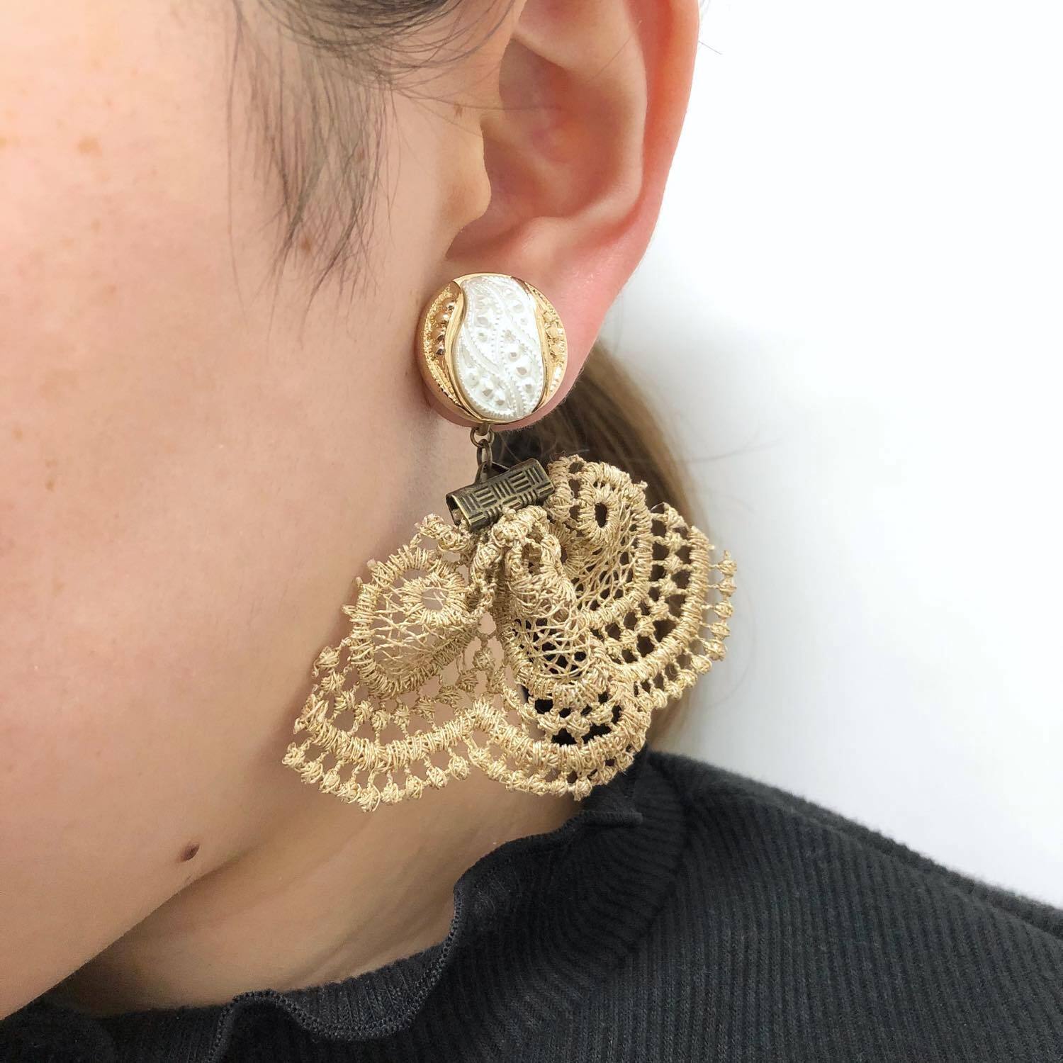 つぶつぶトップとゴールドレースタッセルの〈ピアス/イヤリング