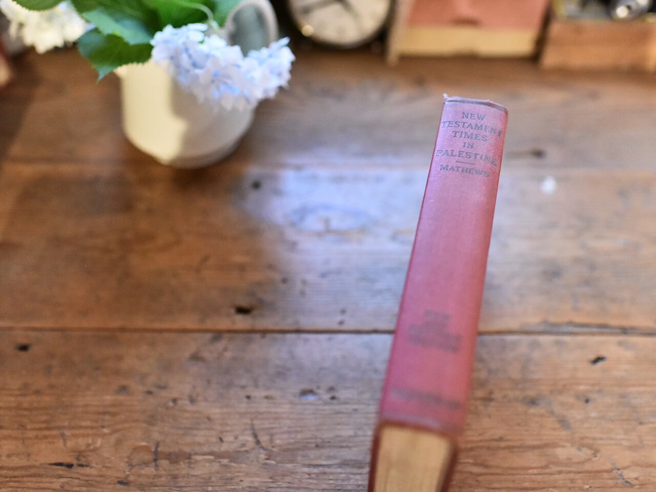 古い色合いが素敵な赤表紙の本 *イギリスアンティーク