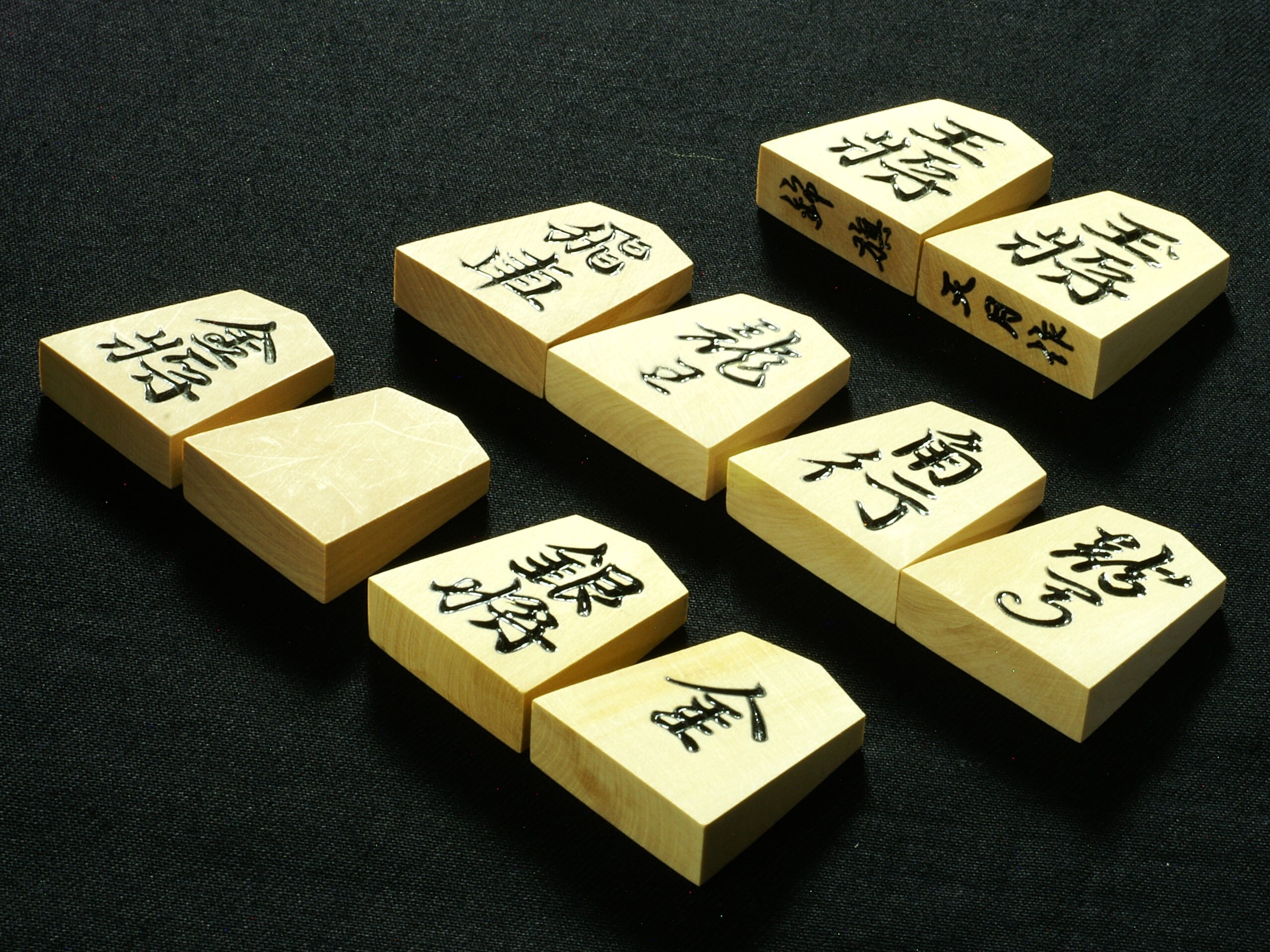 将棋駒 シャム黄楊 特上彫 【書体 錦旗 】SK-22K | 永野碁盤店