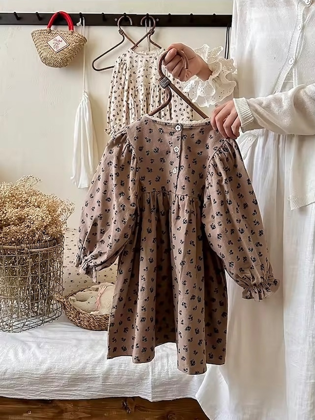 【取寄】ノーカラーでスッキリ着られる流行りの淡色花柄ワンピース