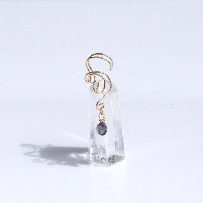 【一点物】✦⋆.すみれの花咲く頃⋆.アイオライトティアドロップシェイプイヤーカフ⋆.·サージカルステンレス⋆.·✦