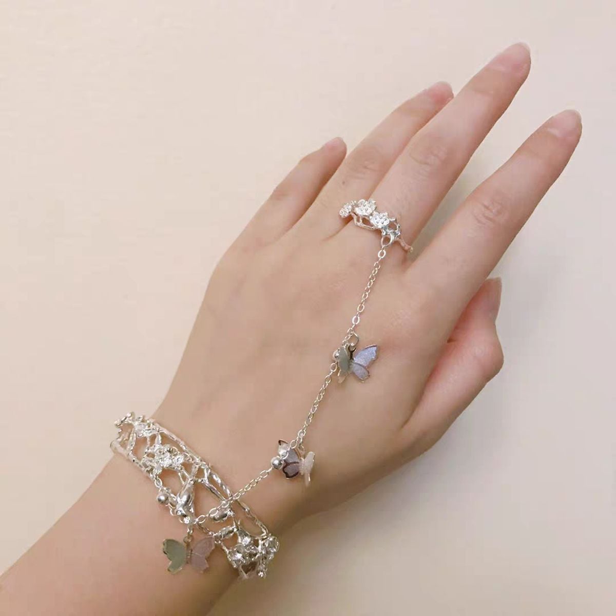 月蝶の雫シルバーハンドチェーンブレスレット | Maiden's Rêve