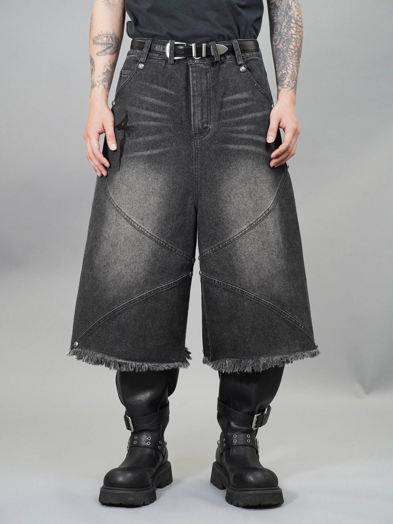 【LOVE KILLER】Studs panel baggy denim shorts