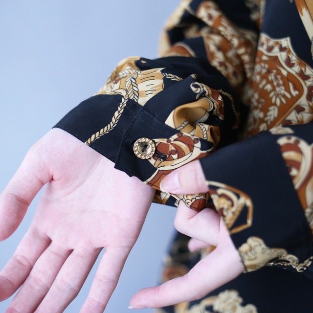 black base good scarf pattern over silhouette open collar shirt