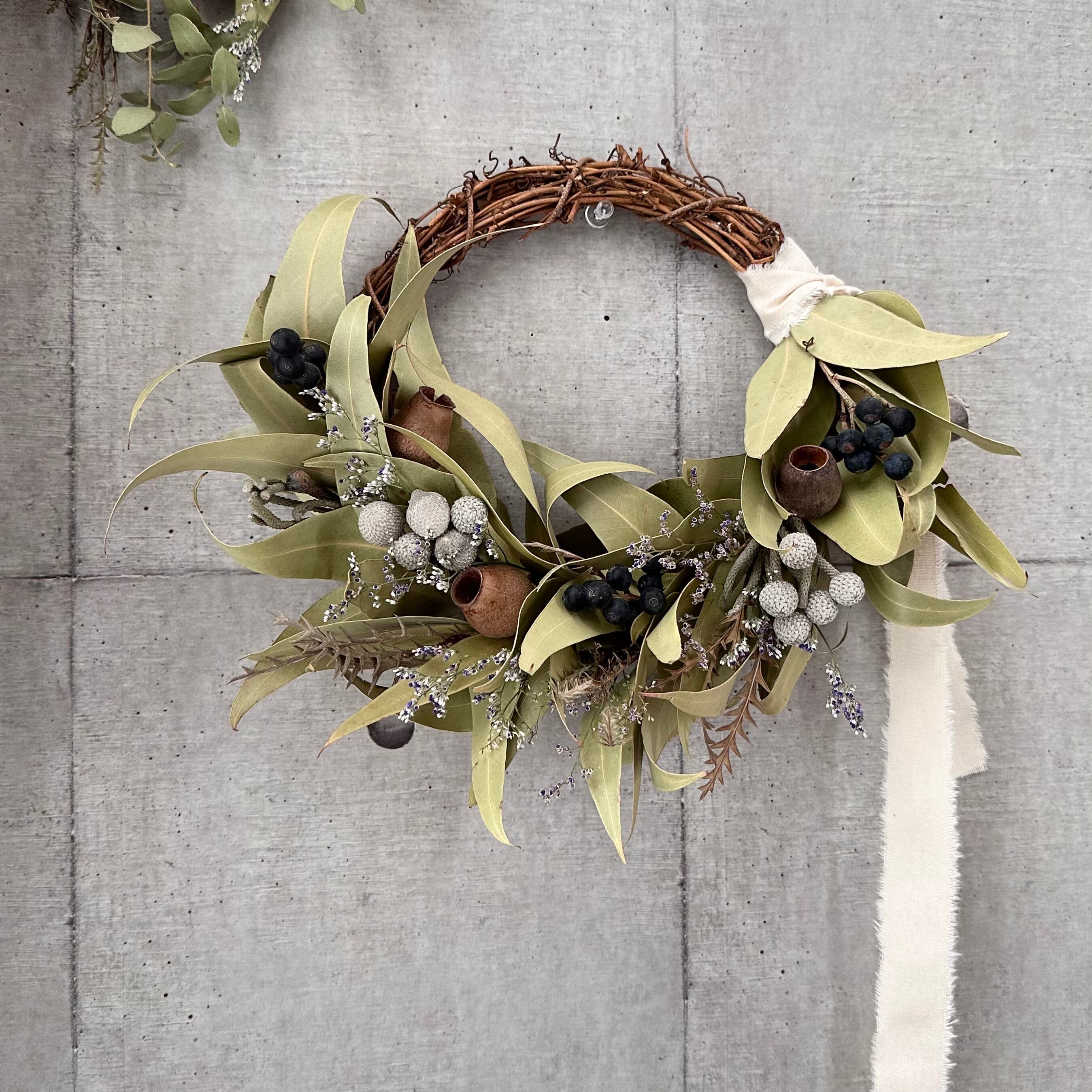 ユーカリ、ベルガムナッツ、シルバーブルニアなどのハーフリース | la  