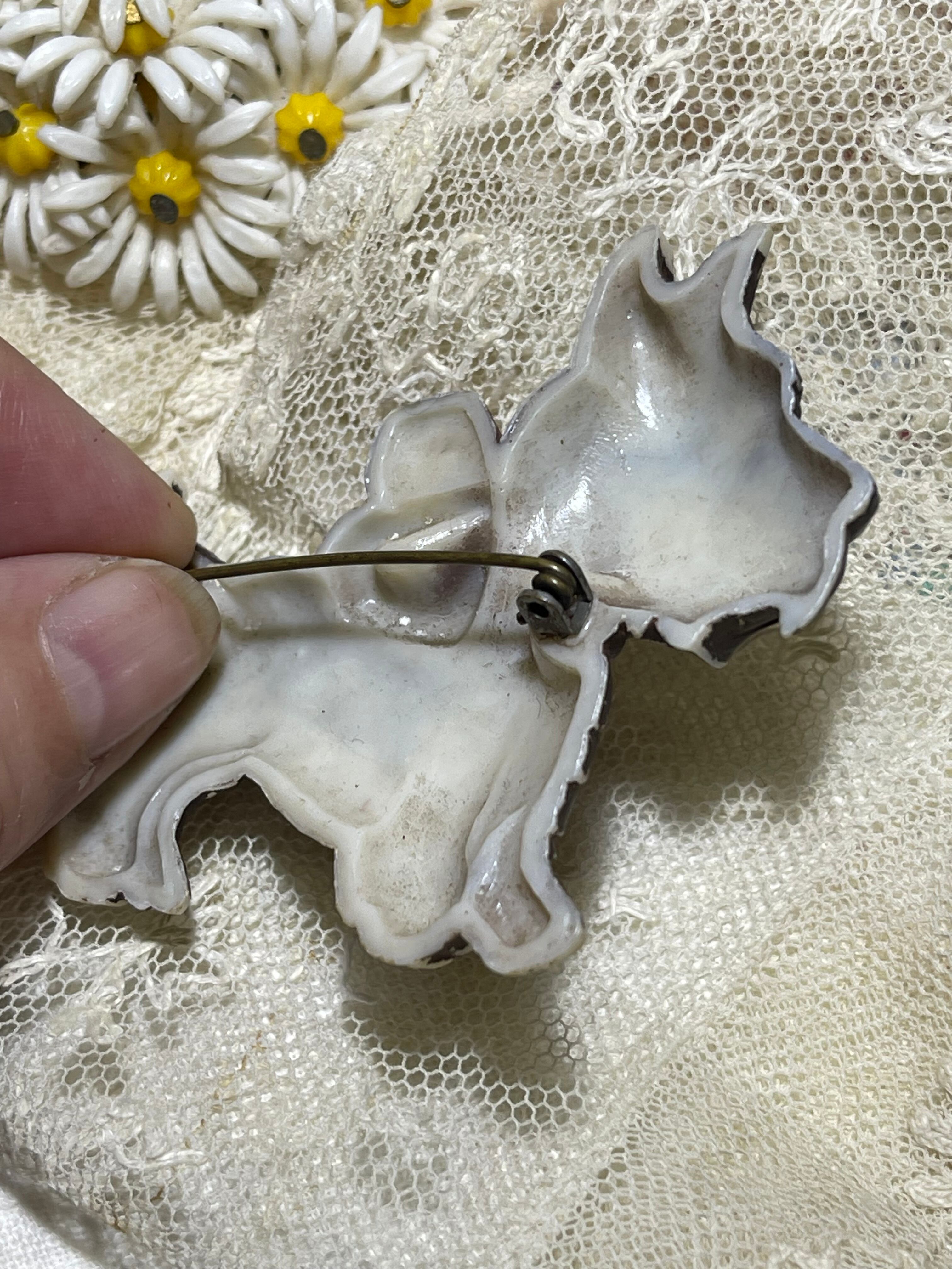 vintage セルロイド 大きめこげ茶色 テリアのブローチ