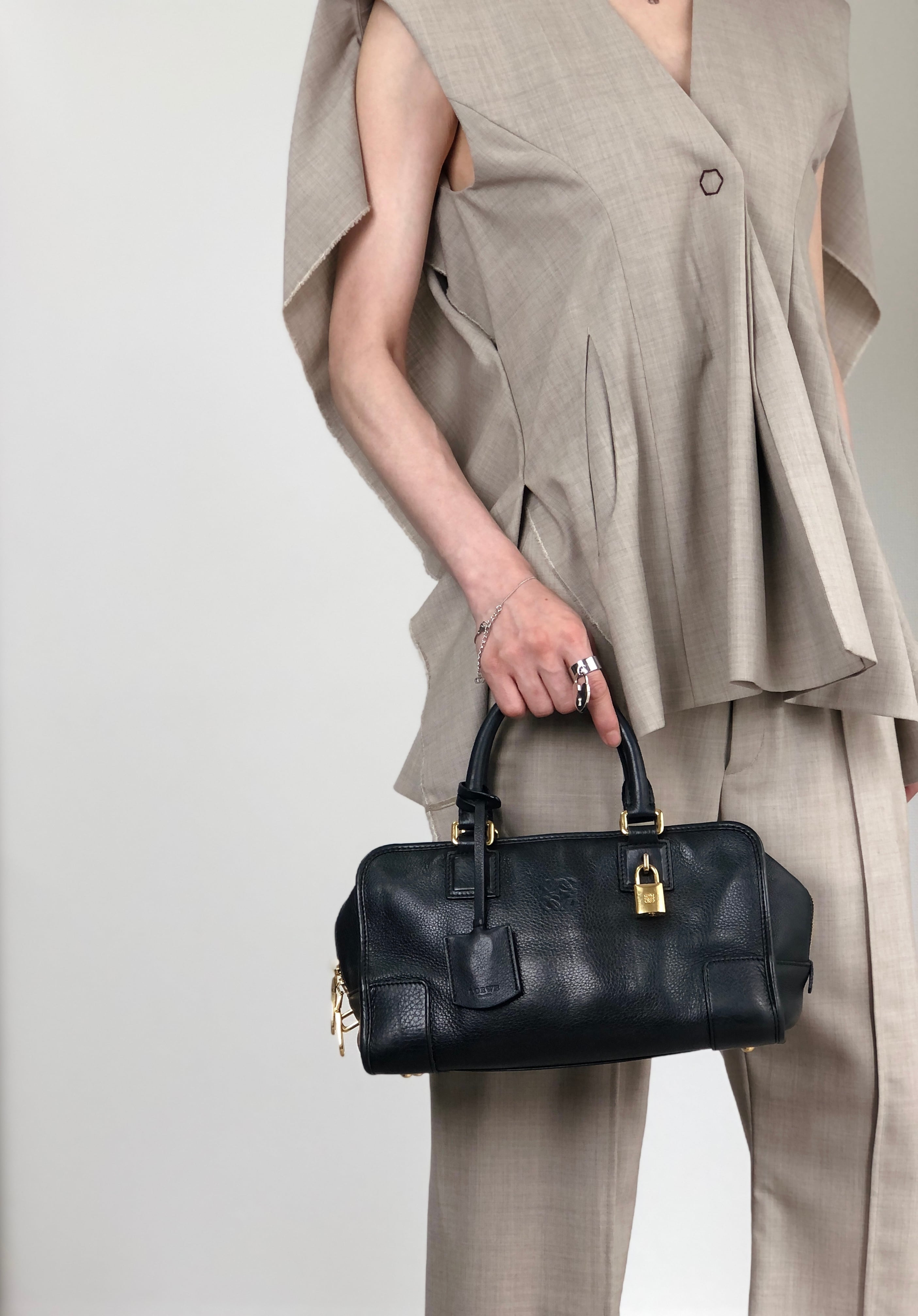 LOEWE ロエベ アマソナ28 ハンドバッグ ブラック アナグラム レザー