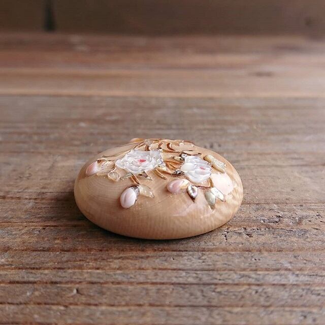 送料無料】希少！！ マンモスの牙 饅頭根付 螺鈿 | shoprahu