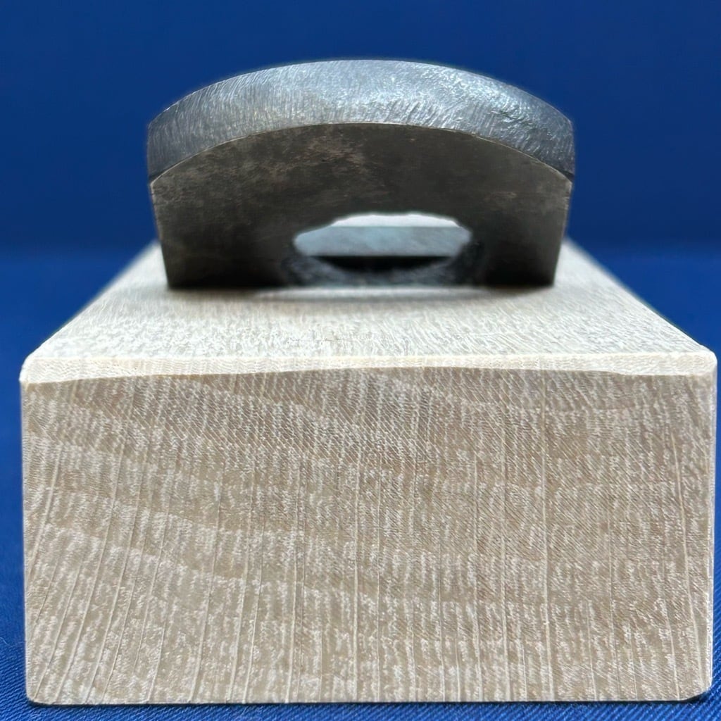 水野清介作 / 豆平鉋 百年の刻(ひゃくねんのきざみ) 穴明鉋〈刃幅:42mm〉 | 利作刃物工房オンラインストア|職人さんのためのプロ道具専門店 powered by BASE 水野清介作 / 豆平鉋 百年の刻(ひゃくねんのきざみ) 穴明鉋〈刃幅:42mm〉 | 利作刃物工房オンラインストア|職人さんのためのプロ道具専門店 powered by BASE