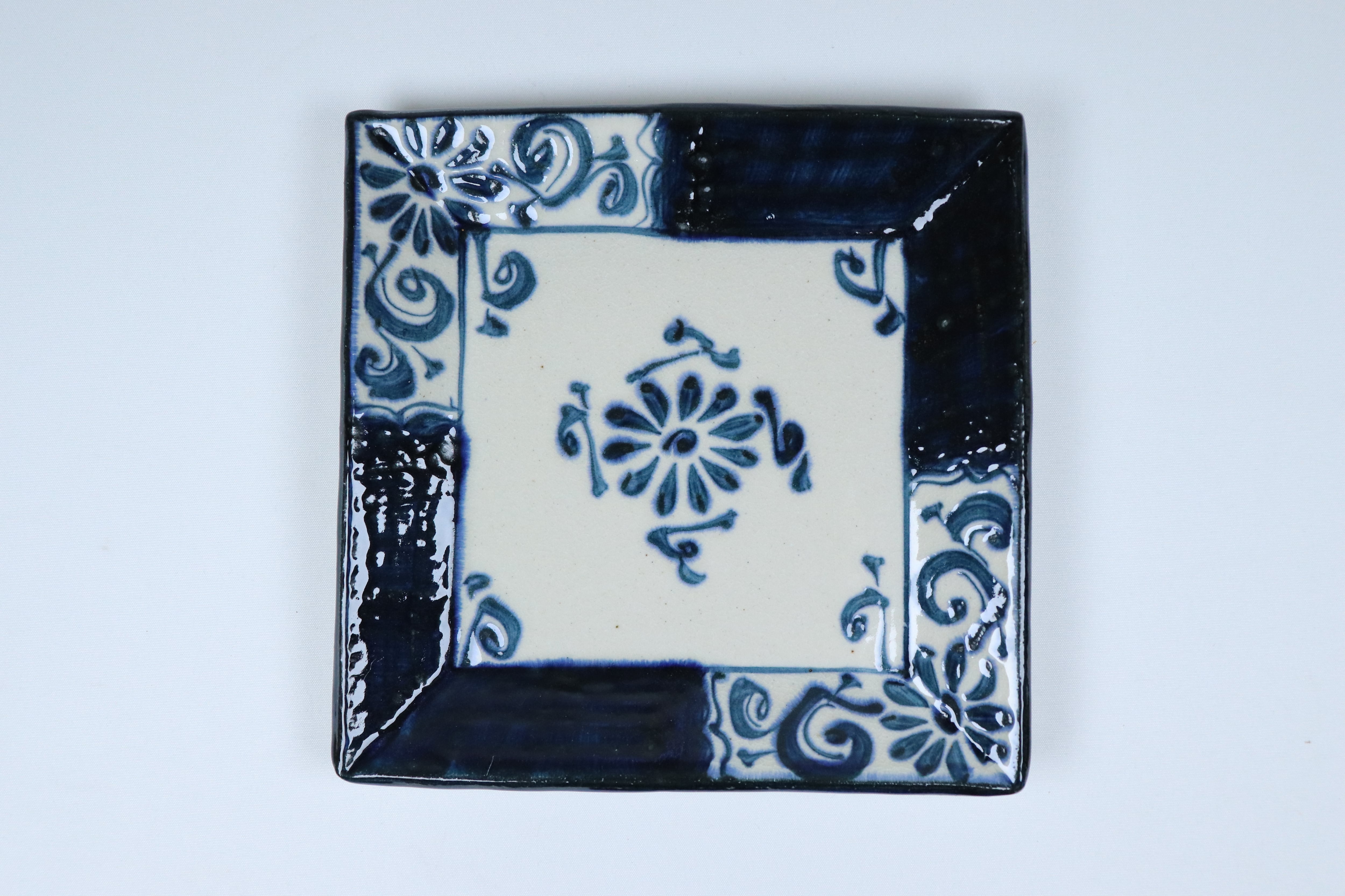 安南 正角プレート 染唐草【B級品 特価】