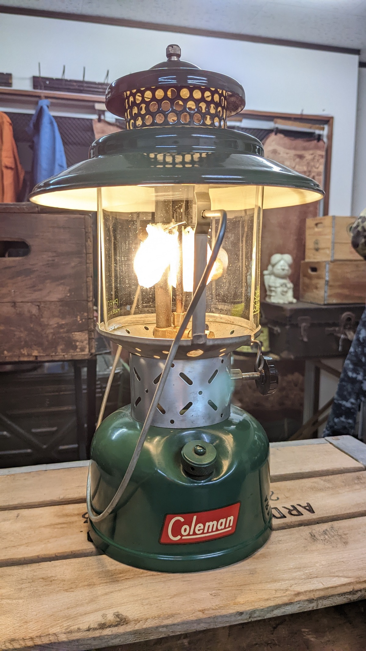 MINT!! Vintage Coleman 228E Lantern Bighat Sunshine With PaperBox 