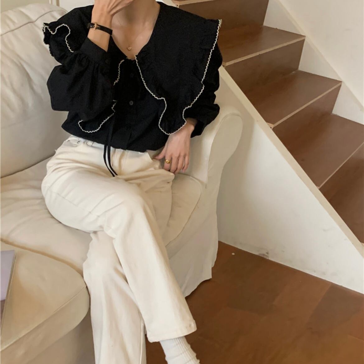 フリルビッグカラーブラウス