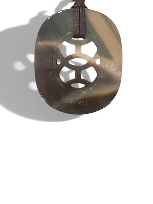 “HERMÈS” Buffalo Horn & Lacquer Reversible Pendant Necklace — “LIFT” Model