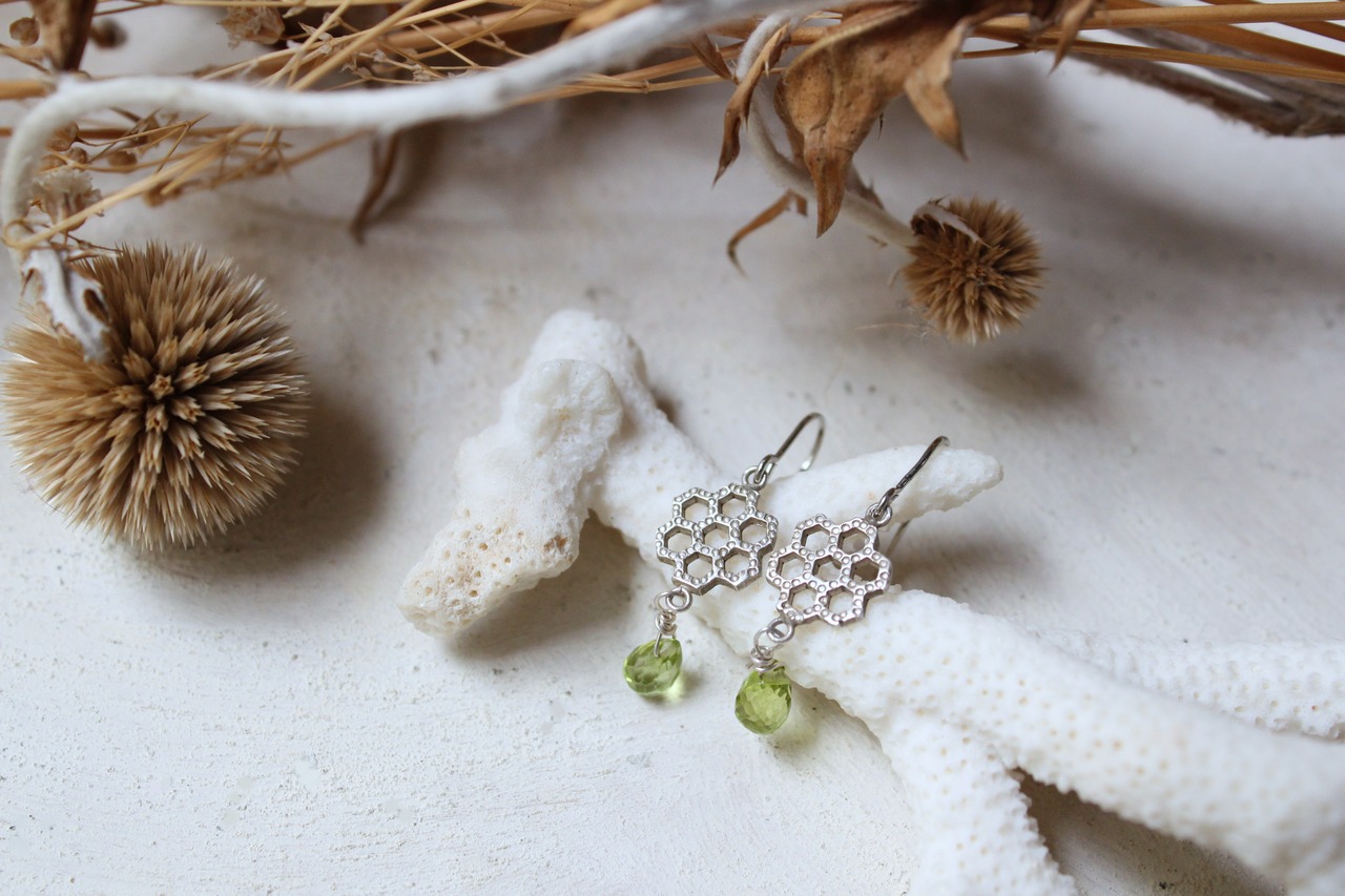 ペリドットの六角ピアス/silver