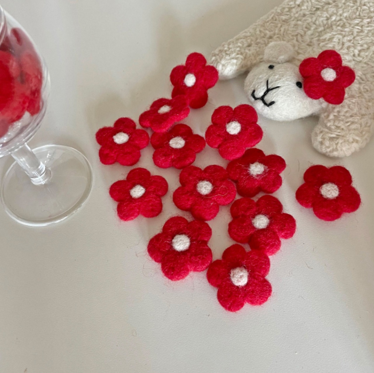 即納　【hugmemore 】tongtong flower hairpin red