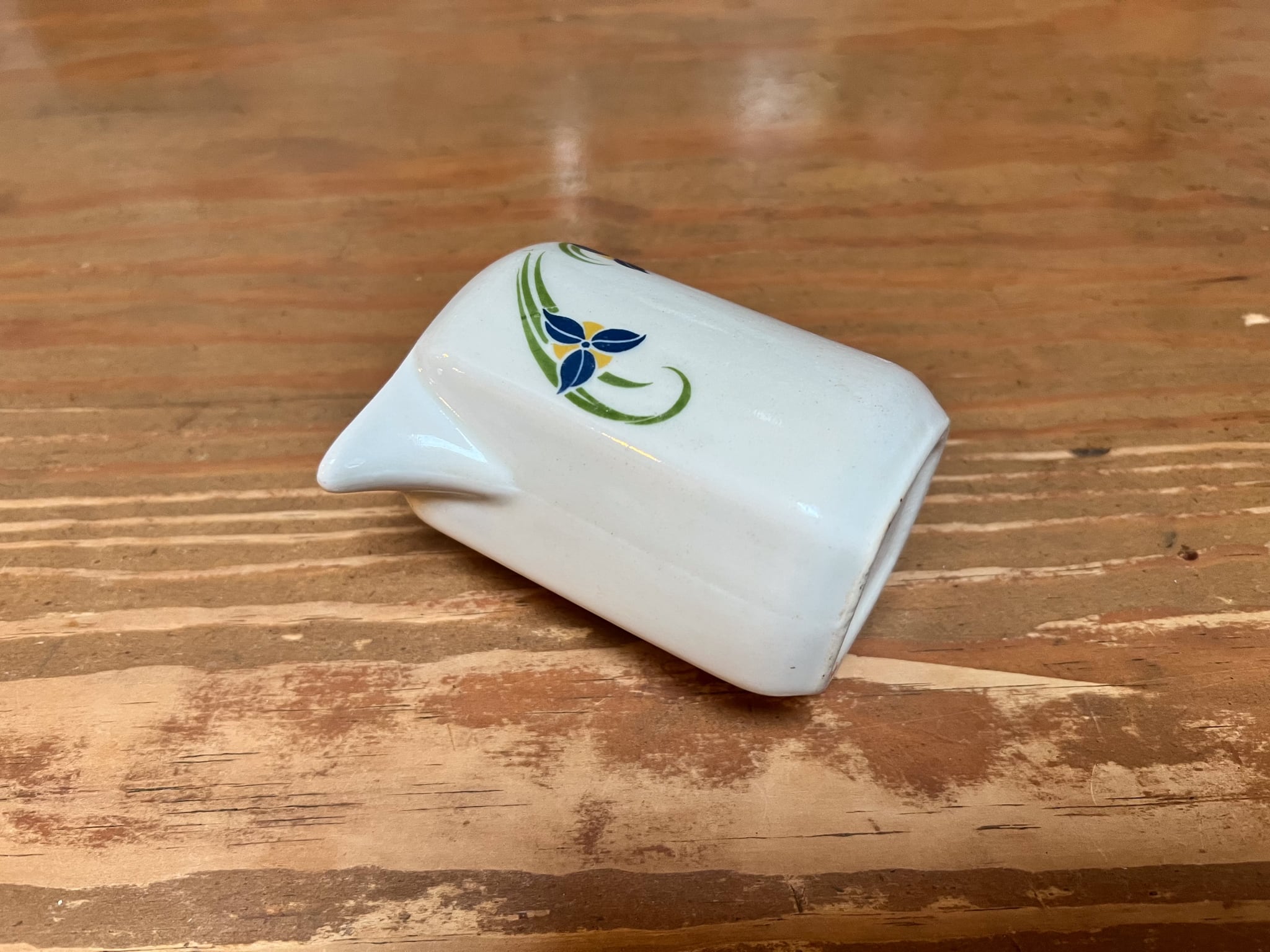 花柄がかわいい陶器の小さなピッチャー (小)フレンチアンティーク ブロカント