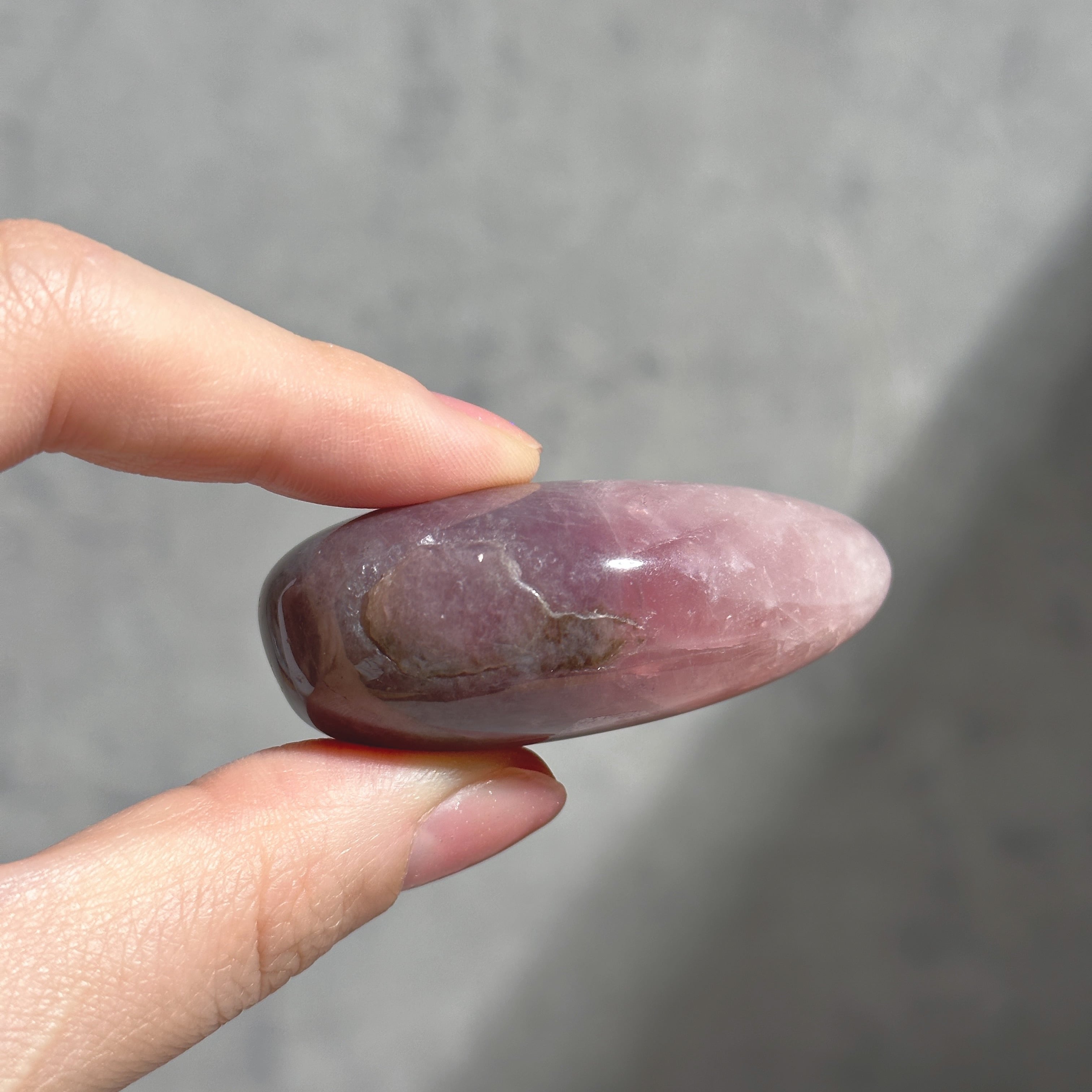 虹◎パープルローズクォーツ パームストーン23◇Purple Rose Quartz