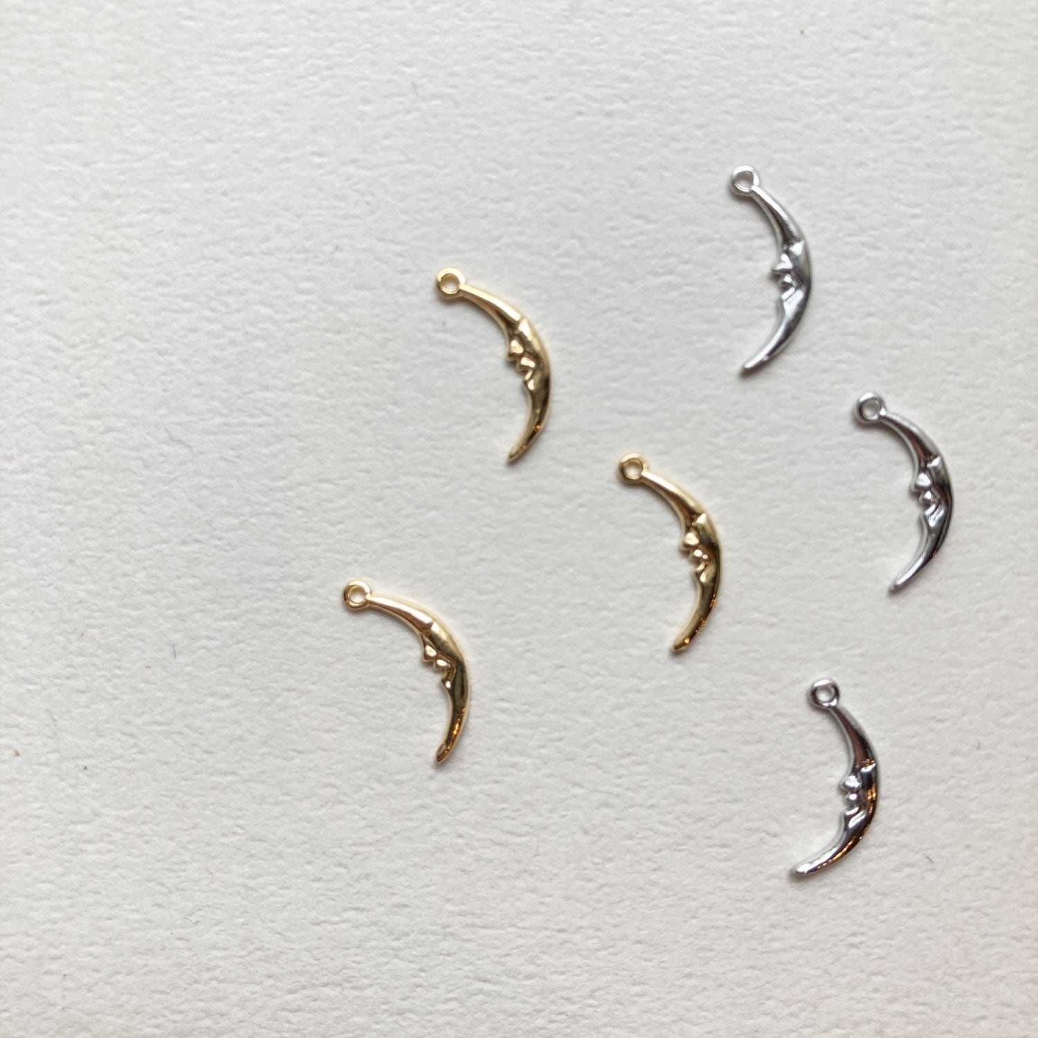 再入荷〉三日月顔メタルチャームS（15mm） | PAY ID