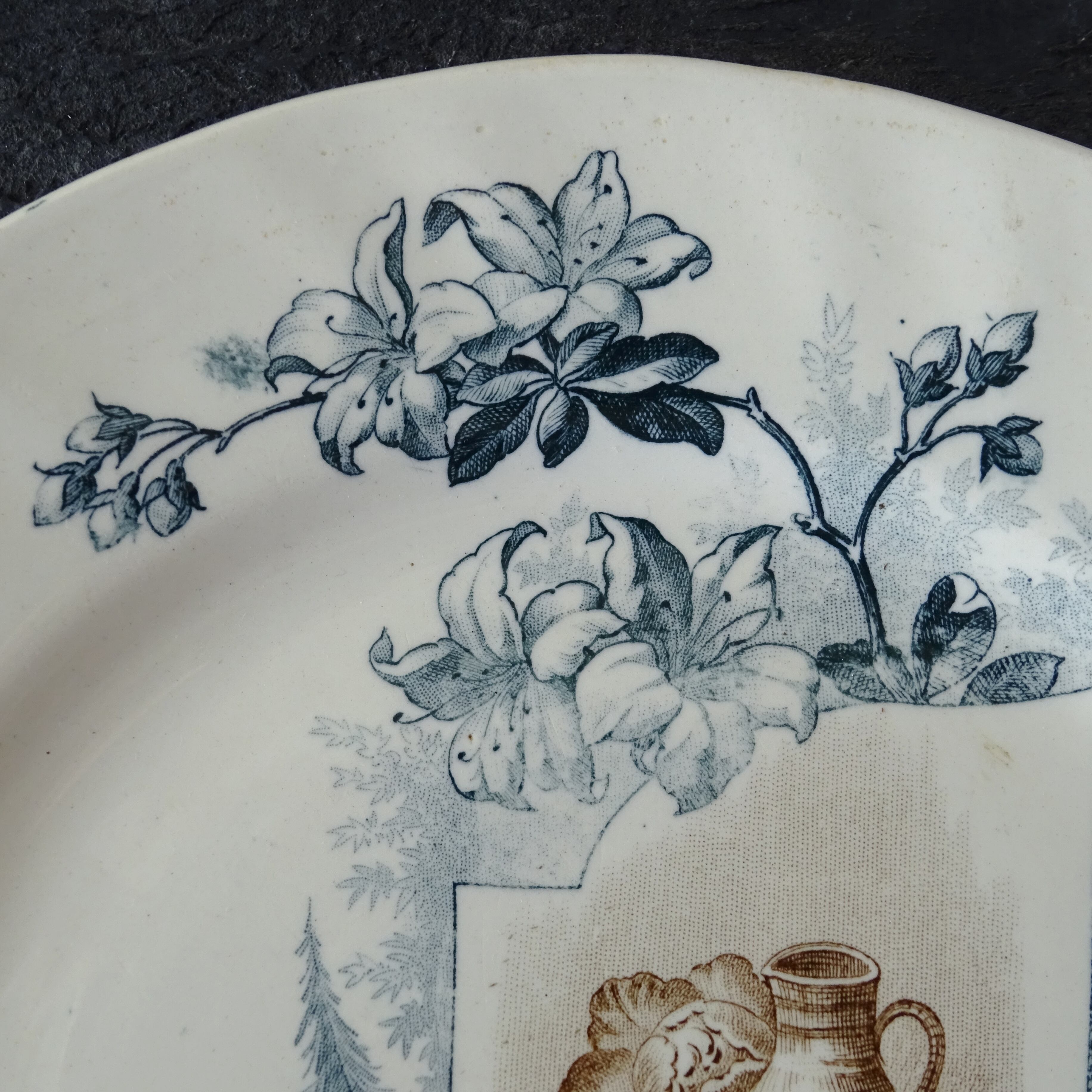 Creil et Montereau  modèle《Cartels》assiette plate (B)