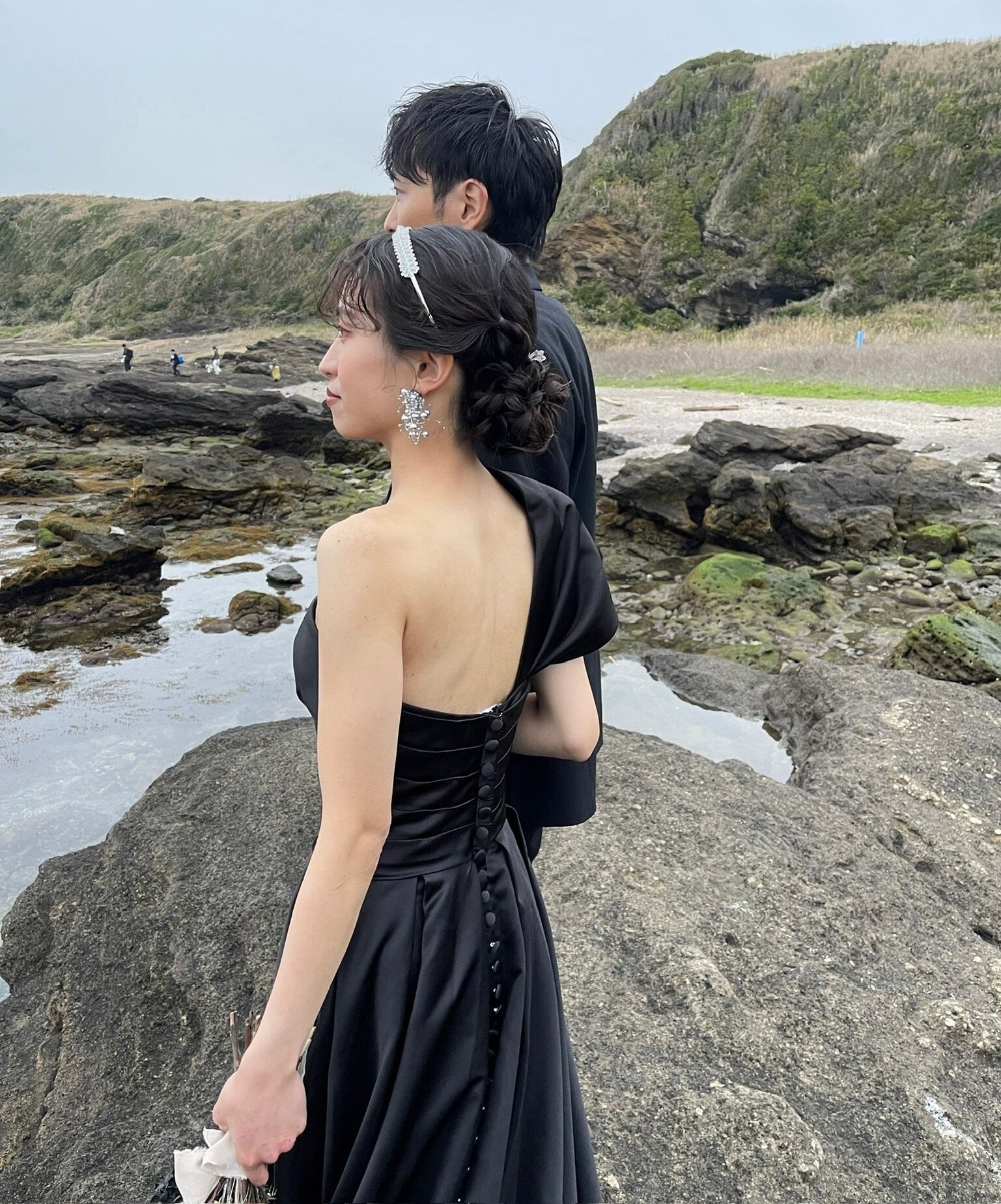 送料無料！実例写真！黒 ワンショルダー カラードレス 華やかな