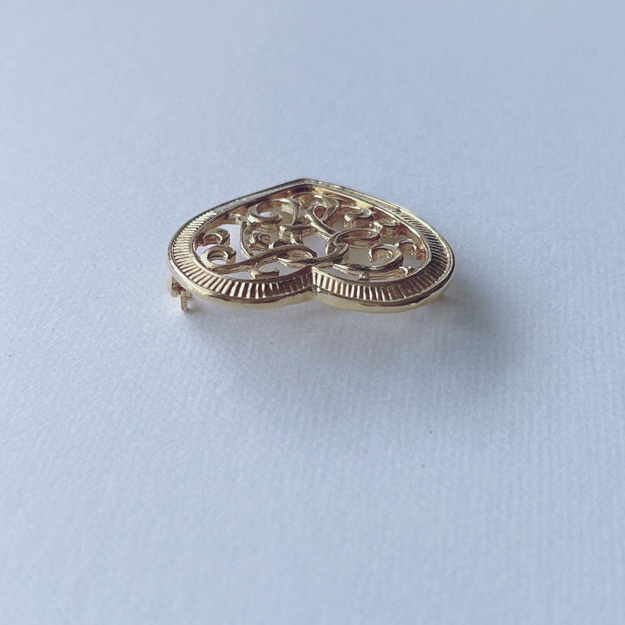 Vintage gold tone heart brooch ヴィンテージ ゴールドトーン ハート