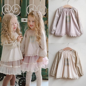 秋花柄袖レース裾ブラウス