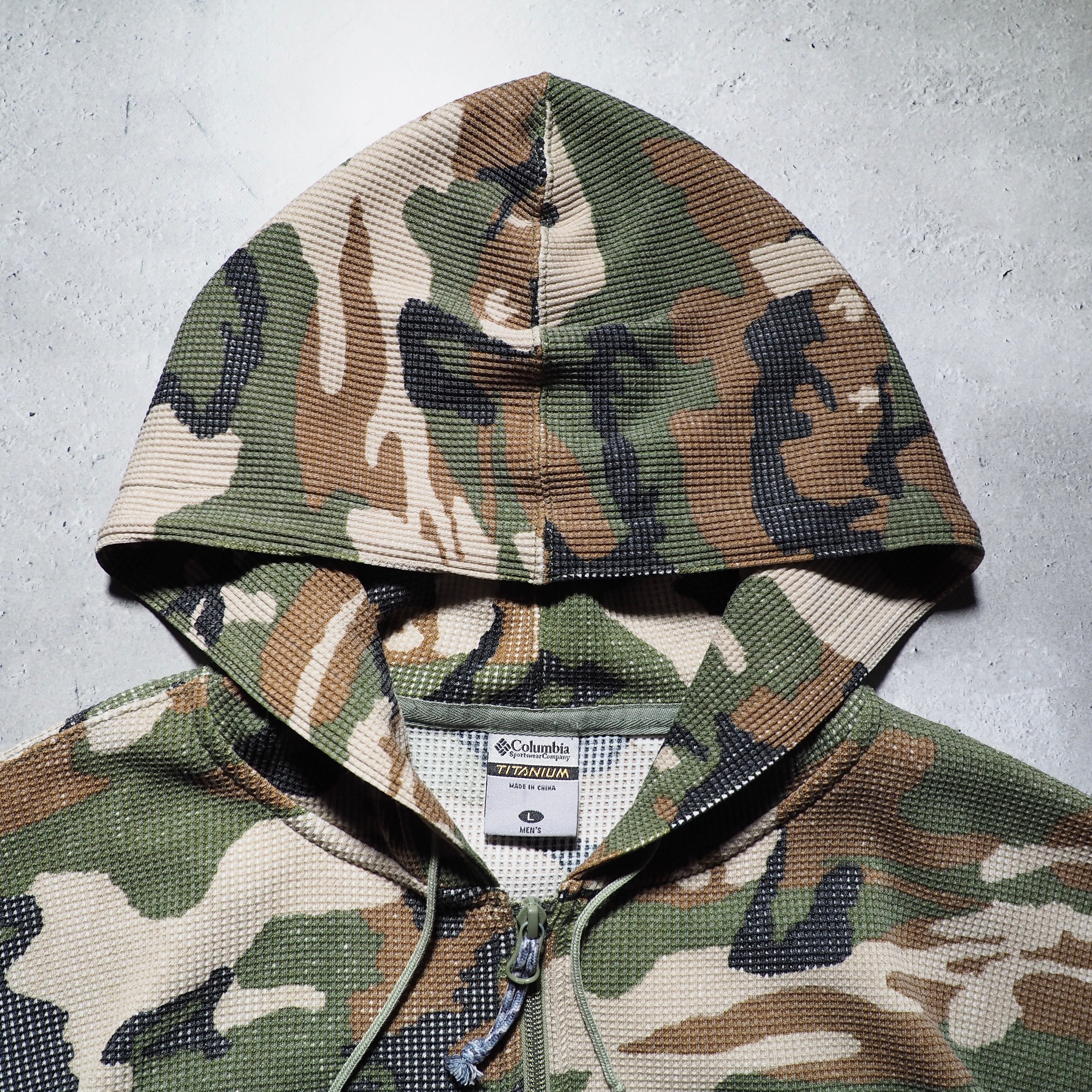 ” Columbia Titanium ” camouflage pattern thermal full zip Parker