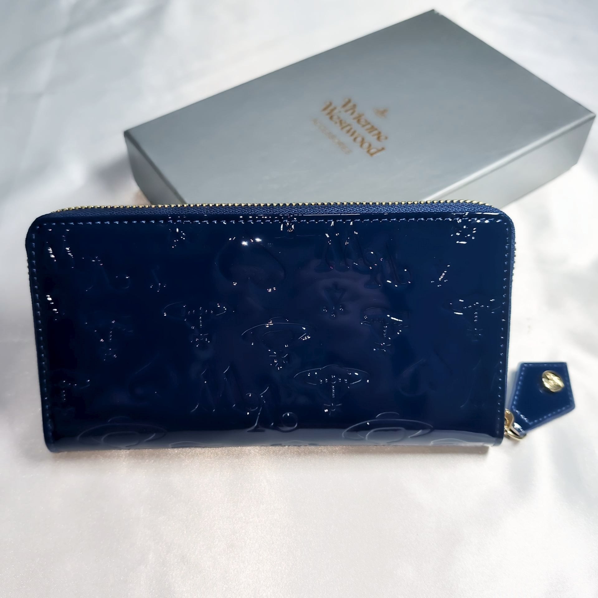 新品 Vivienne Westwood ブルー 長財布 エナメル ヴィヴィアンウエストウッド ラウンドファスナーエナメル長財布 ブルー