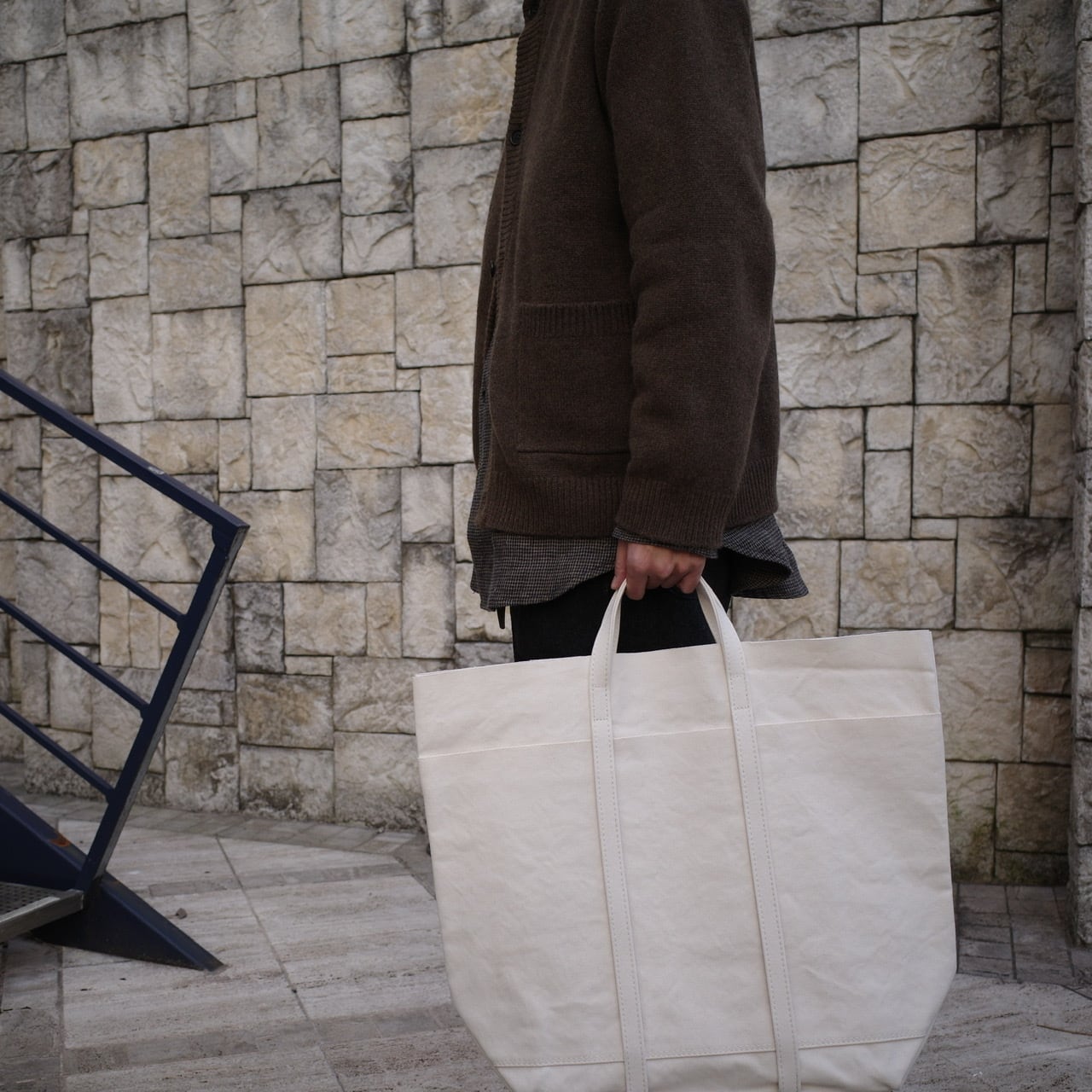 AMIACALVA(アミアカルヴァ) / washed canvas 6pockets tote(T) -WHITE- | Signs powered  by BASE