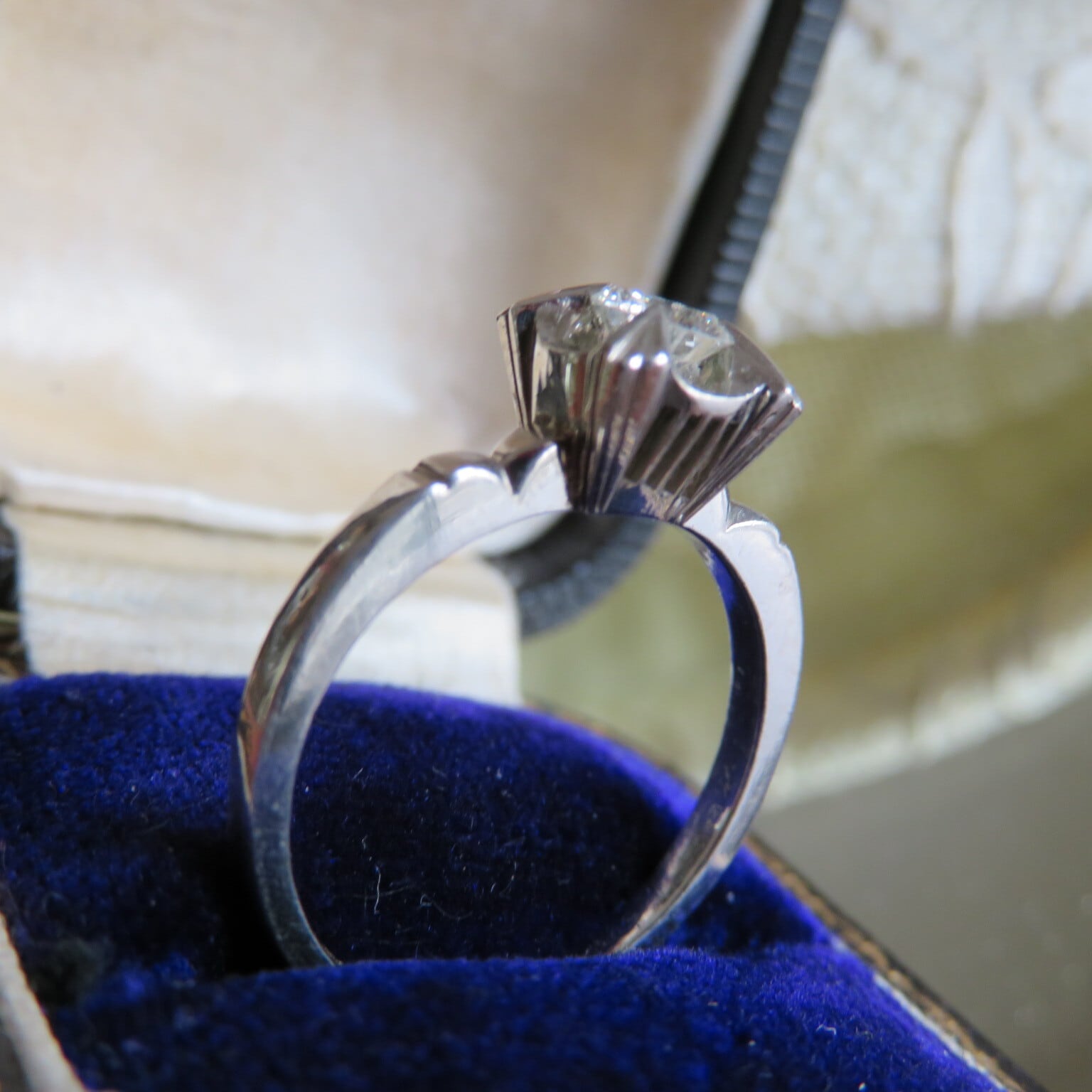 ヴィンテージ Ptにダイヤモンド三分石鬼爪リング