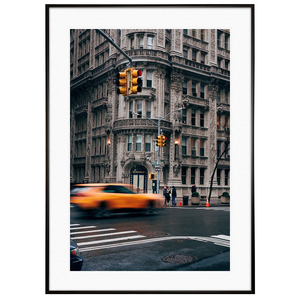 アメリカ写真 ニューヨーク アルウィン・コートの前を走るイエロー