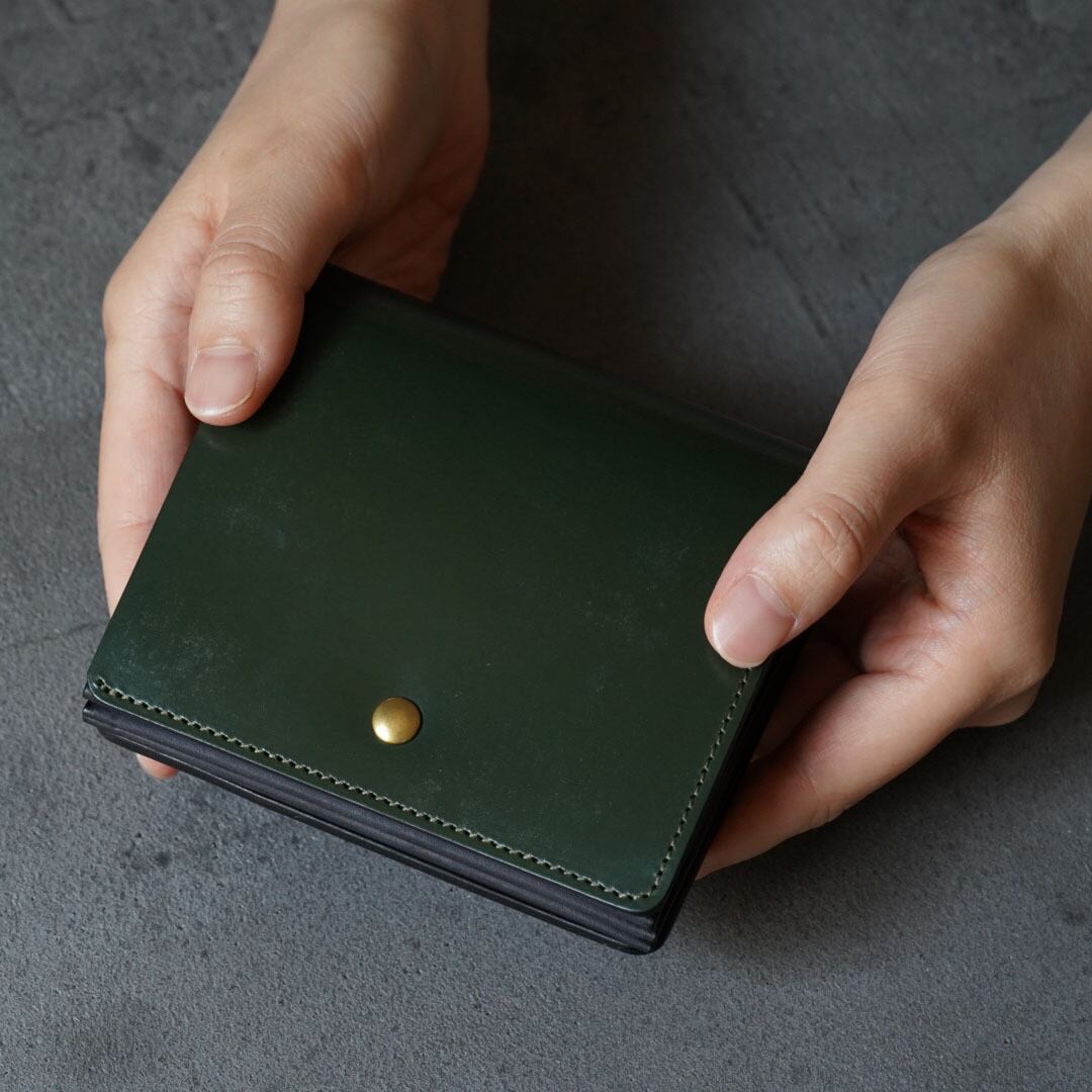 GO THE PATHLESS WAY / Less is bore” printed L zip small wallet