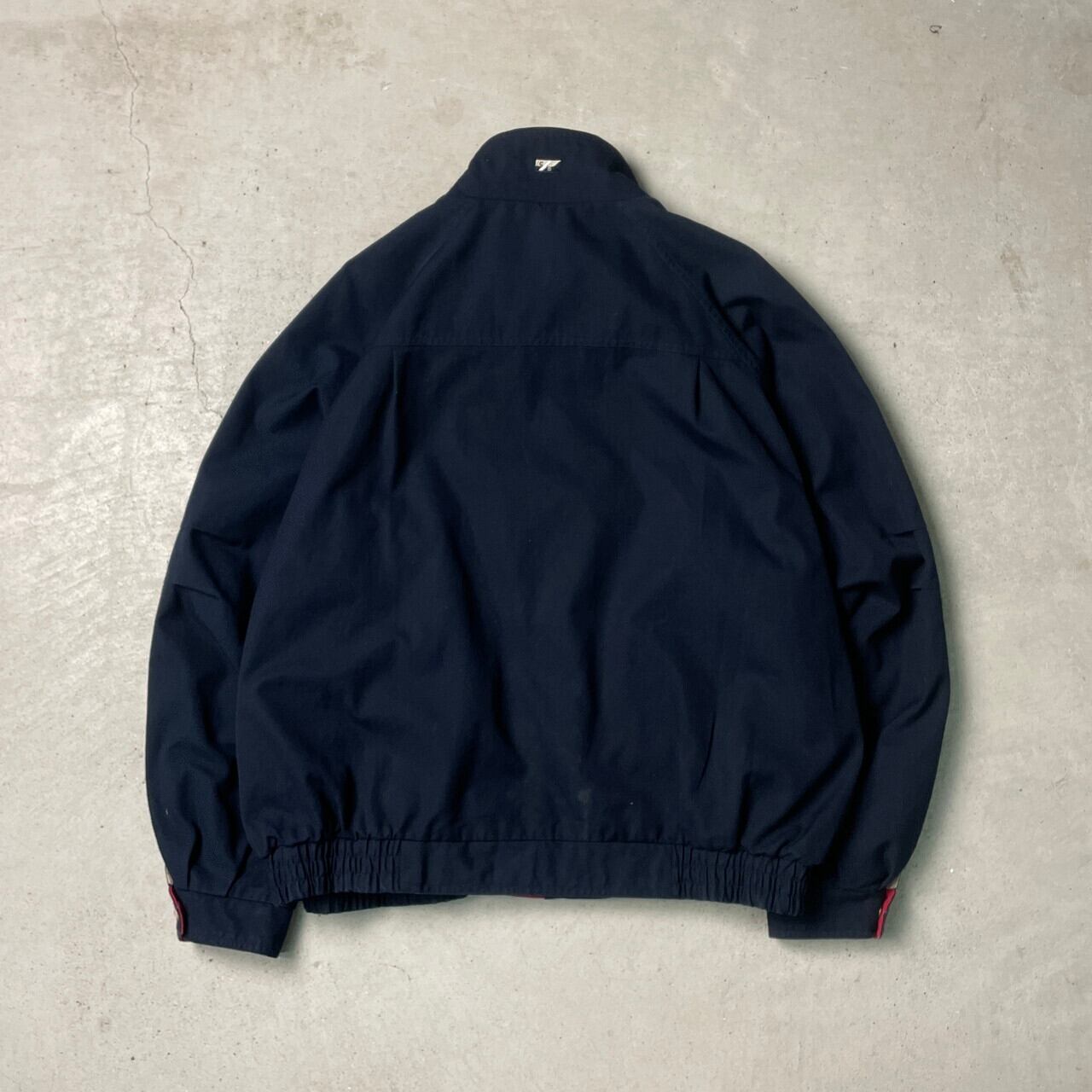 XL 定2.5万 カッターアンドバック 圧着加工 中綿ジャケット ブルゾン 紺 XL 定2.5万 カッターアンドバック 圧着加工 中綿ジャケット ブルゾン