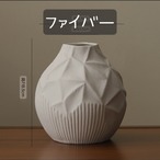 幾何学花瓶 ファセット花瓶 白い花瓶 セラミック花瓶 多面体花瓶 モダン花瓶 アート花瓶 デザイン花瓶 インテリア花瓶 おしゃれ花瓶 陶器花瓶 コンテンポラリー花瓶
