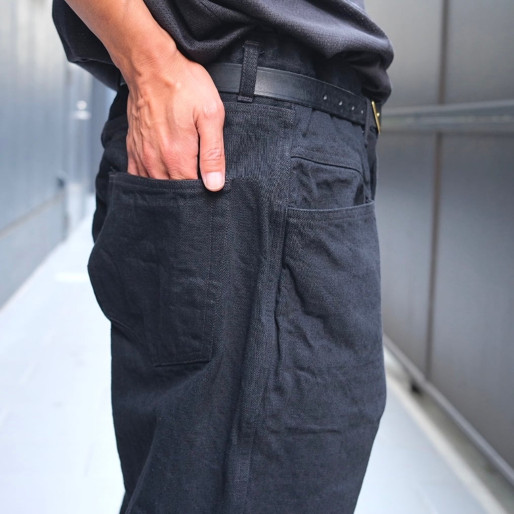 COMOLI(コモリ) / ブラックデニムテーパードパンツ- BLACK-(C03