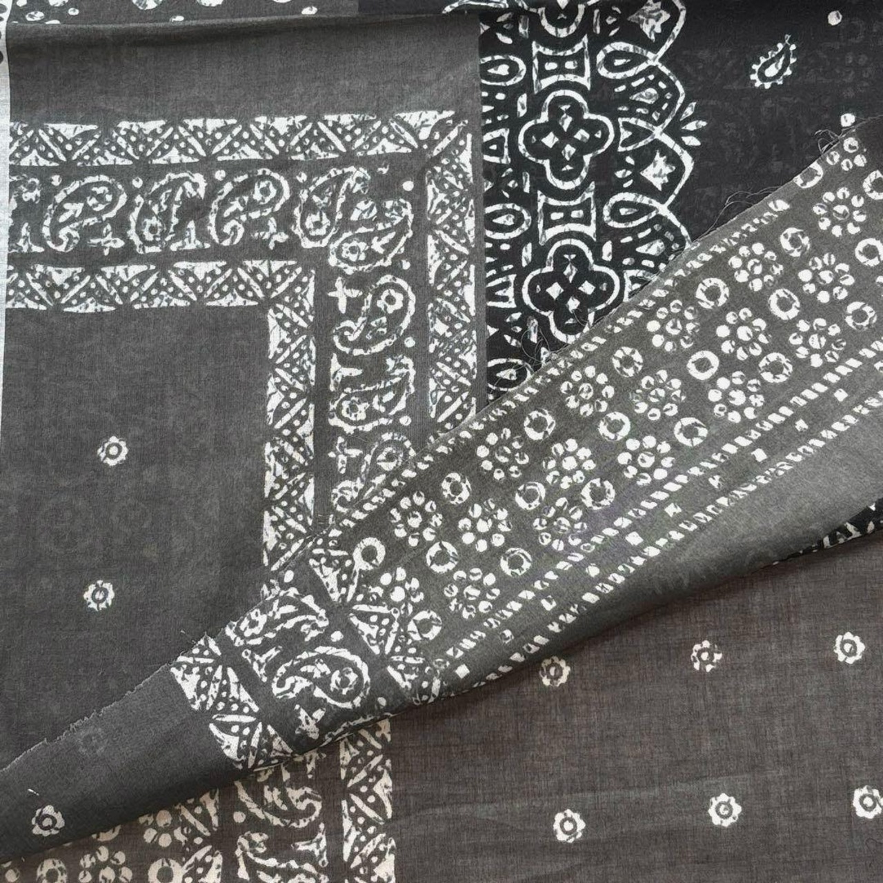 Cdr428-1◆50cm◆S◆綿100%ローン生地◆パッチワークペイズリー調