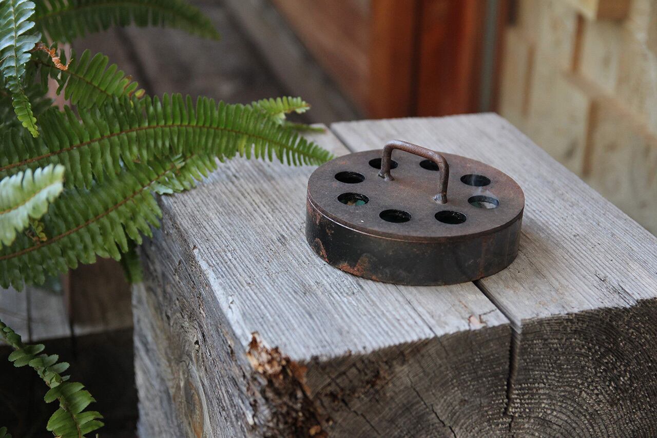 KATORI STAND/蚊取り線香スタンド/アイアン製/アウトドア/雑貨 | SIKAKU