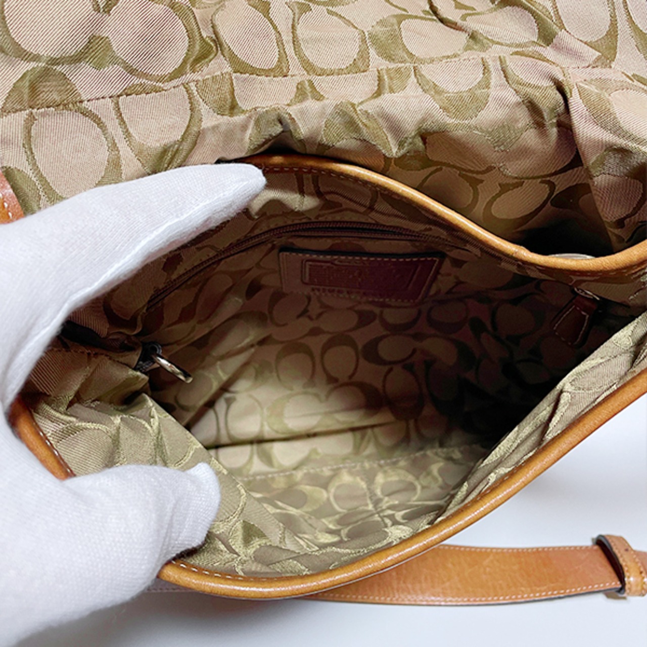 COACH(コーチ)レザーショルダーバッグ/クリーム