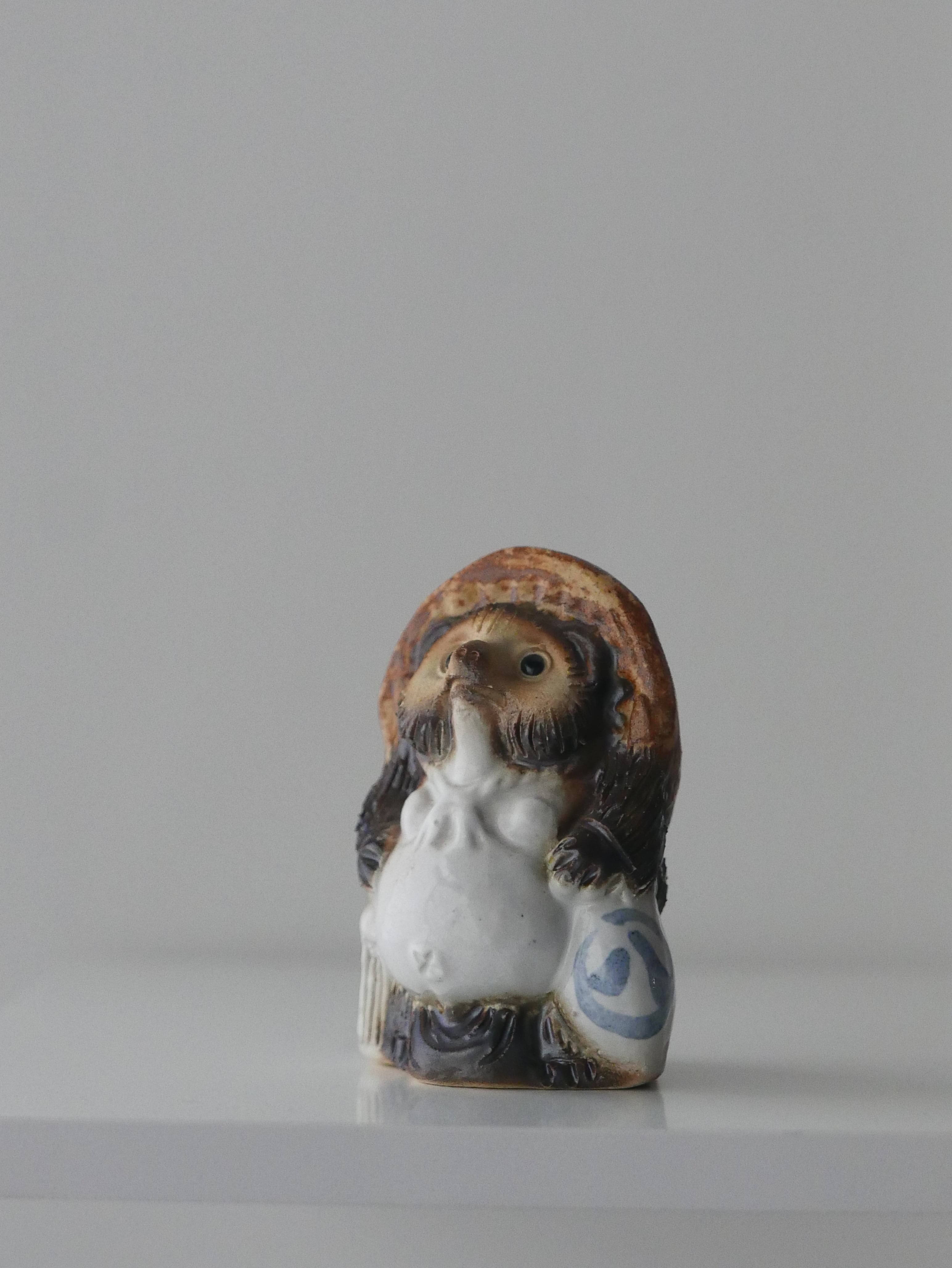 old japan 物憂げなたぬきのオブジェクト small