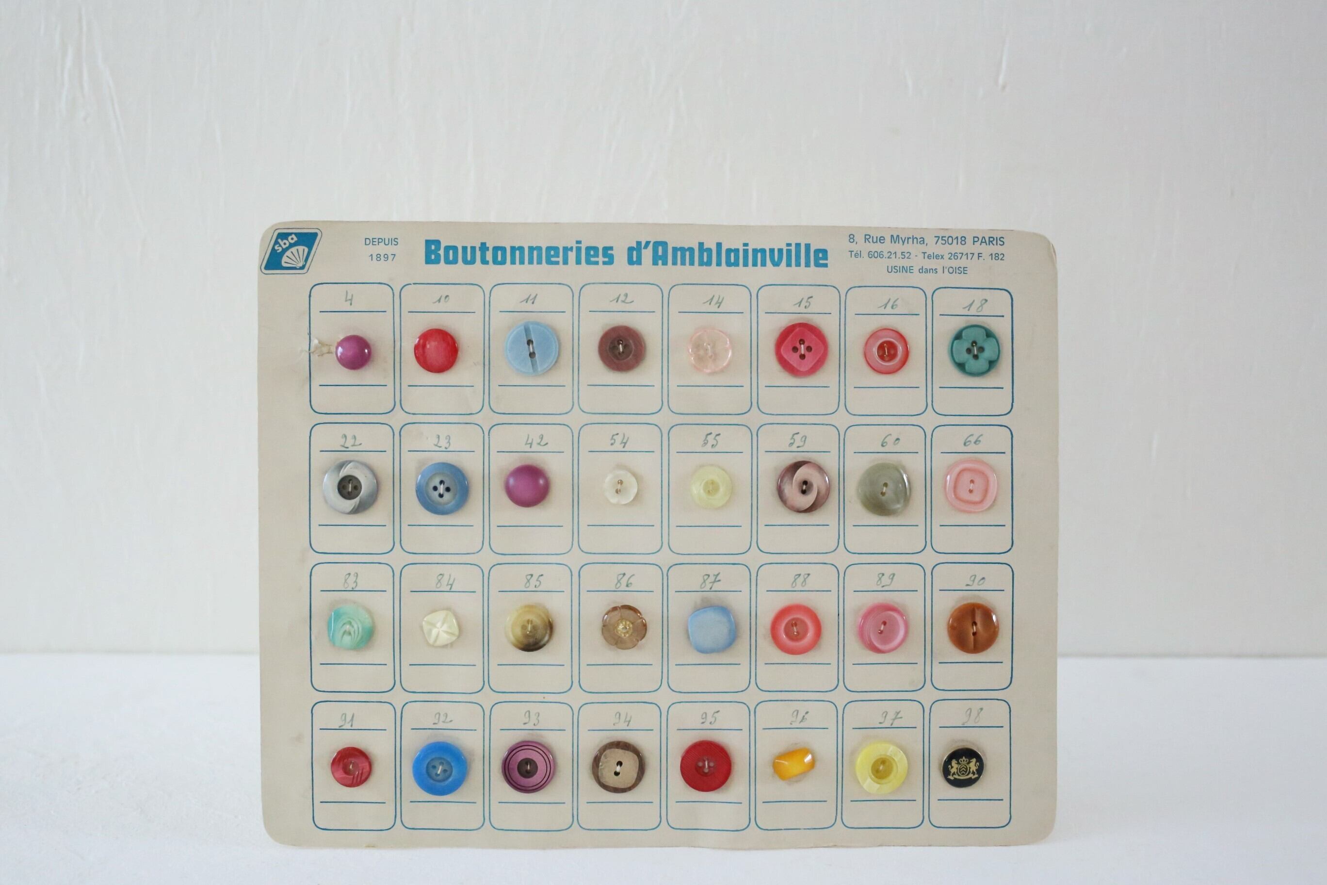 フランス アンティーク ヴィンテージ ボタン 32個 見本シート N-M0020