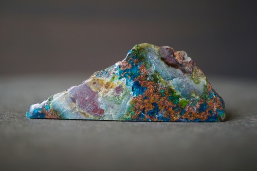 インドネシア産コラウッド（珪化木/クリソコラ/自然銅等)　Petrified Wood with Blue Opal and Native Copper 1622