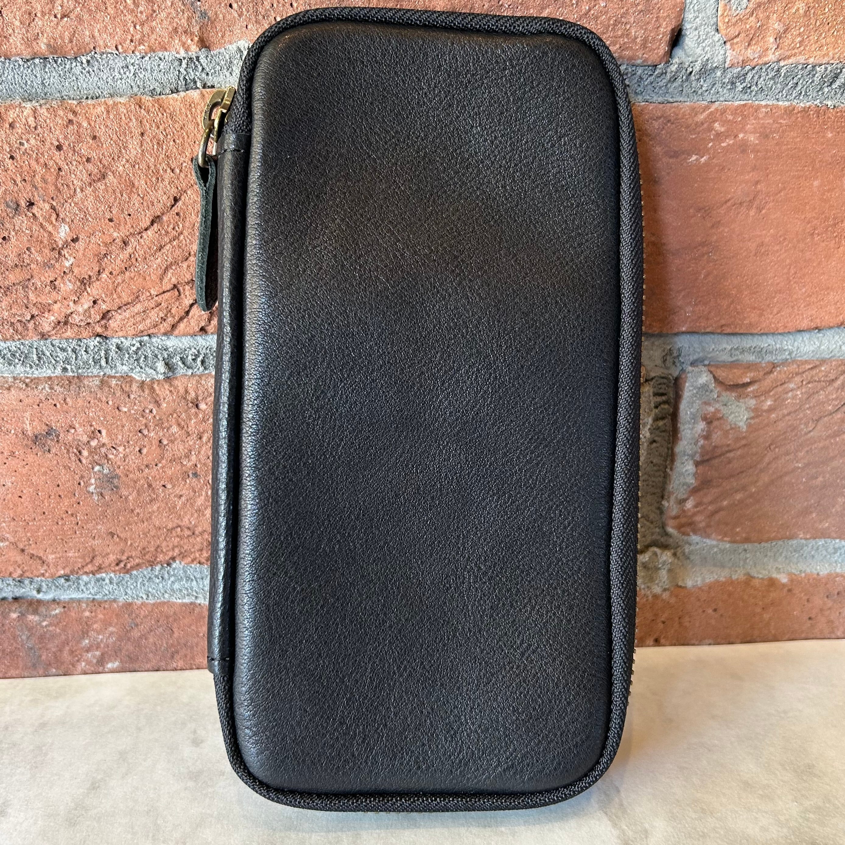 ＆Liebe「文具にこだわる人のジップペンケース（ぺブルヌメ革）」／3本