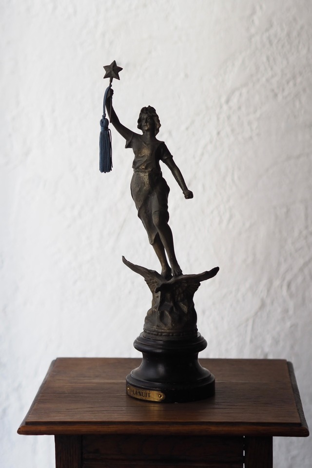 ”夜の星"を掲げる女性オブジェ-antique metal statue